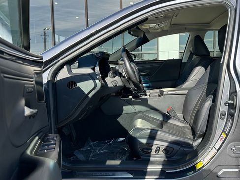 Used 2019 Lexus ES 300h w/ Luxury Package image 16