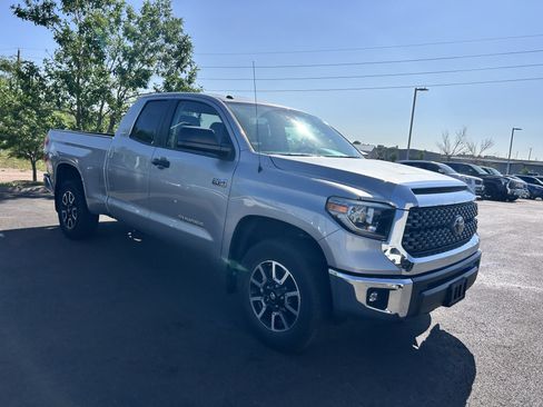 Used 2018 Toyota Tundra SR5 w/ TRD Off Road Package AWD/4WD image 7