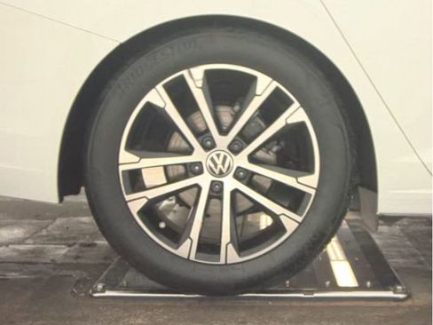 Used 2023 Volkswagen Jetta Sport image 13