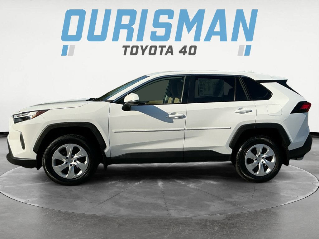 Used 2025 Toyota RAV4 LE AWD/4WD image 4