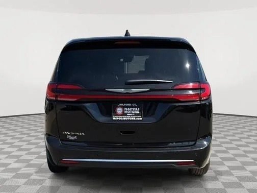 Used 2025 Chrysler Pacifica Select FWD image 4