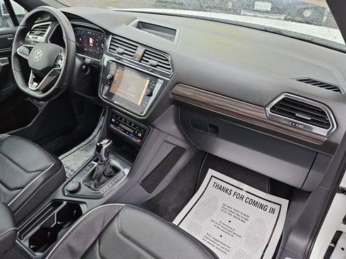 Used 2024 Volkswagen Tiguan SEL R-Line image 31