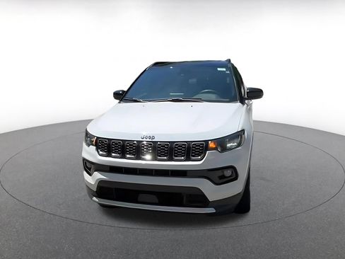 Used 2025 Jeep Compass Limited AWD/4WD image 4