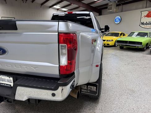 Used 2019 Ford F350 XLT w/ XLT Premium Package AWD/4WD image 16