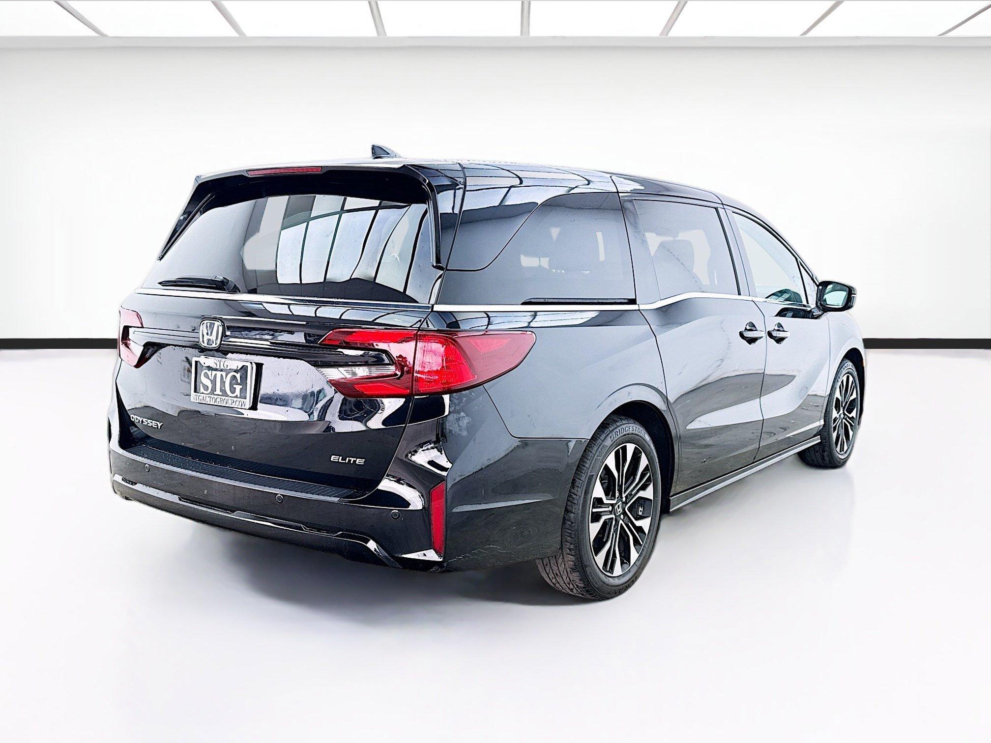 Used 2025 Honda Odyssey Elite image 4