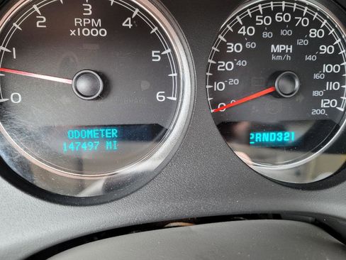 Used 2007 Chevrolet Suburban LT w/ LT Preferred Equipment Group AWD/4WD image 11