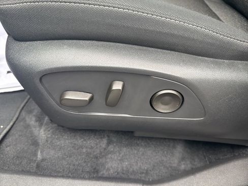 Used 2025 Chevrolet Traverse LT image 29