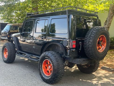 Used 2015 Jeep Wrangler Unlimited Sahara AWD/4WD image 3