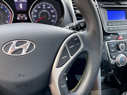 Used 2017 Hyundai Elantra GT image 20