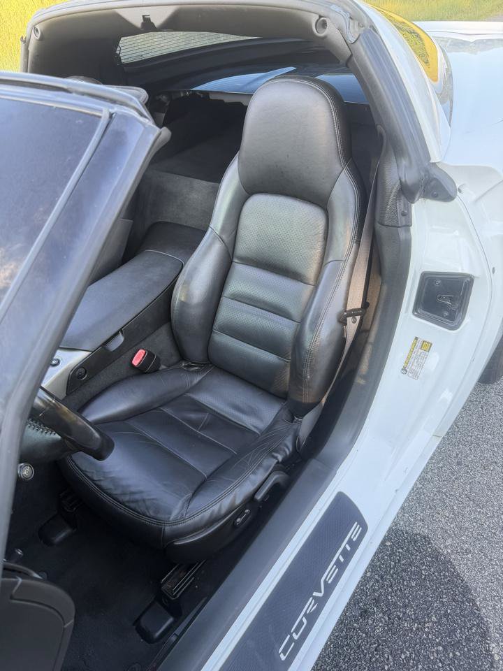 Used 2005 Chevrolet Corvette Coupe w/ Preferred Equipment Group RWD image 14