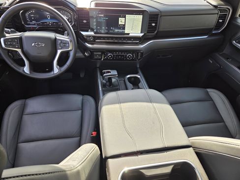 Used 2025 Chevrolet Silverado 1500 LT Trail Boss w/ Convenience Package II image 17