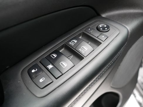 Used 2021 Jeep Grand Cherokee Laredo image 19