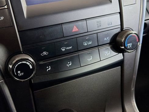 Used 2015 Toyota Camry LE FWD image 16