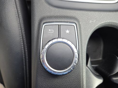 Used 2018 Mercedes-Benz GLA 250 4MATIC image 36