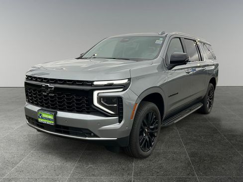 New 2026 Chevrolet Suburban Premier image 3