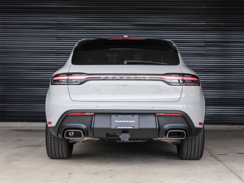 Certified 2025 Porsche Macan image 6