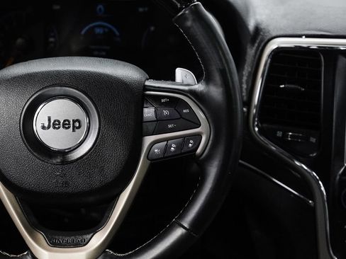 Used 2017 Jeep Grand Cherokee Overland w/ Jeep Active Safety Group RWD image 23