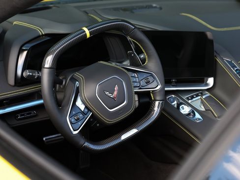 Used 2025 Chevrolet Corvette Z06 w/ Chrome Exterior Badge Package image 34