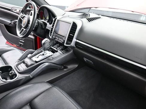Used 2018 Porsche Cayenne S AWD/4WD image 19