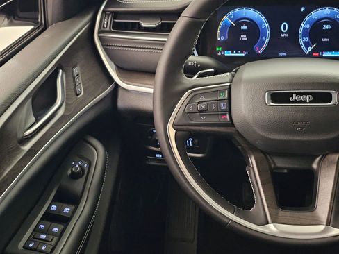 New 2025 Jeep Grand Cherokee Limited image 20