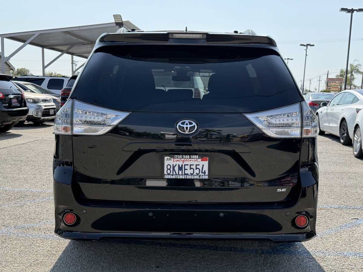 Used 2019 Toyota Sienna SE w/ Carpet Mat Package FWD image 17