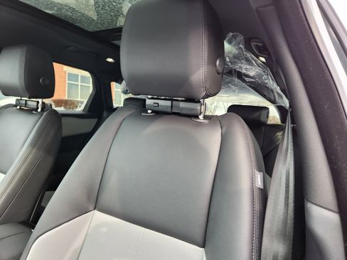 New 2026 Land Rover Range Rover Velar Dynamic SE image 9