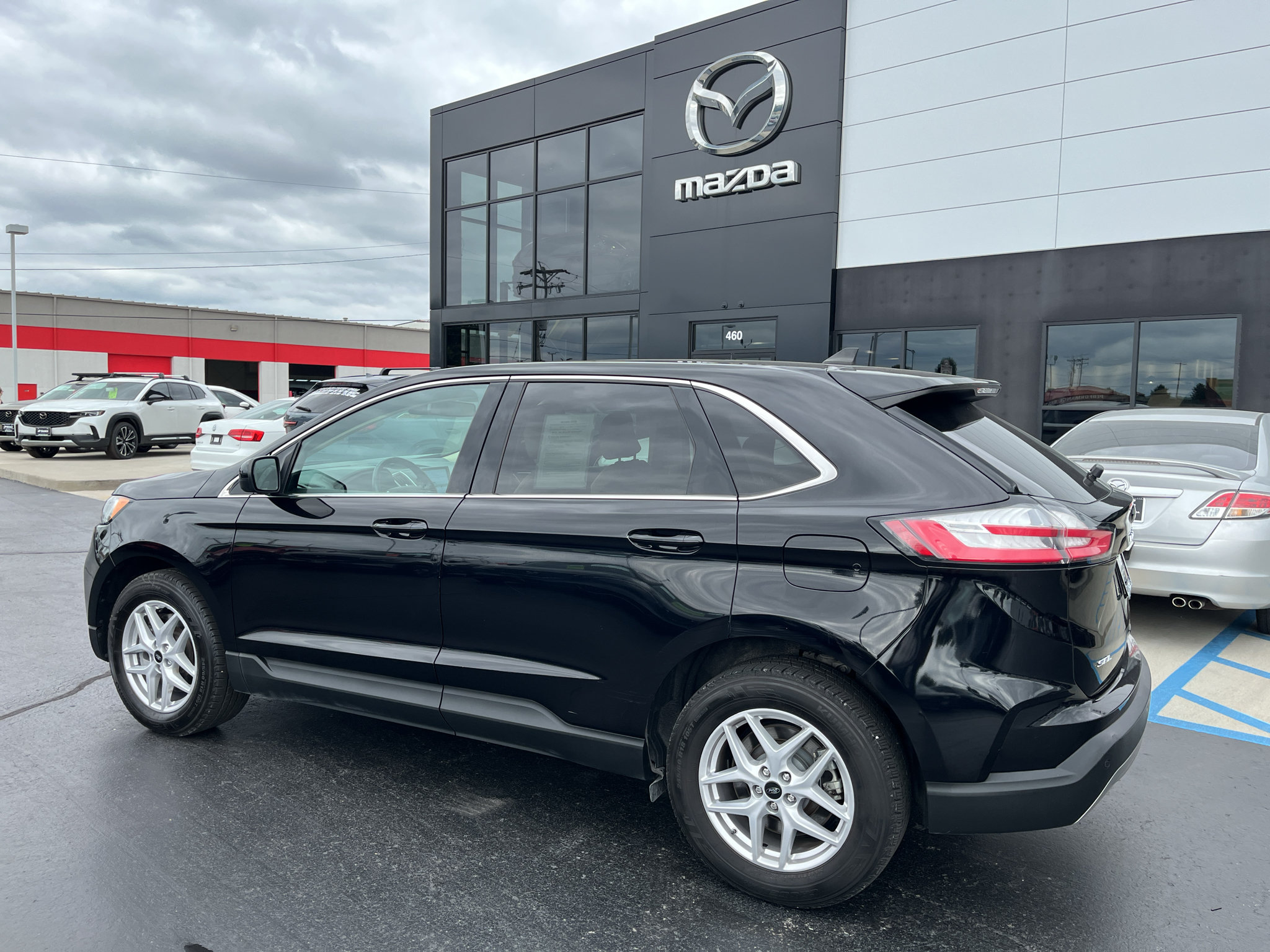 Used 2024 Ford Edge SEL AWD/4WD image 3