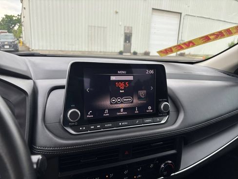 Used 2024 Nissan Rogue S AWD/4WD image 23