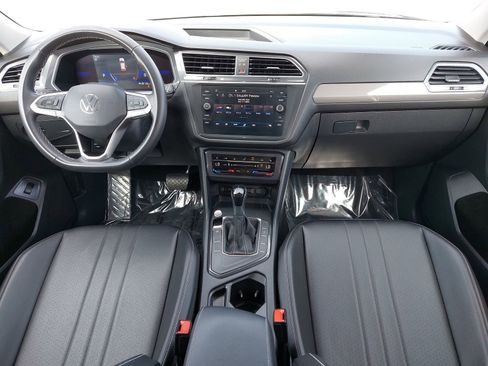 Used 2022 Volkswagen Tiguan SE image 9