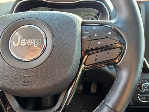 Used 2019 Jeep Cherokee Latitude Plus AWD/4WD image 16