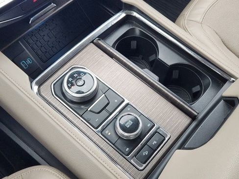 Used 2023 Ford Expedition Limited image 22