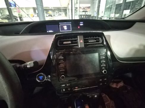 Used 2020 Toyota Prius LE FWD image 14