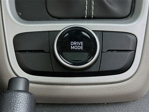 Used 2023 Hyundai Venue SEL w/ Cargo Package image 18