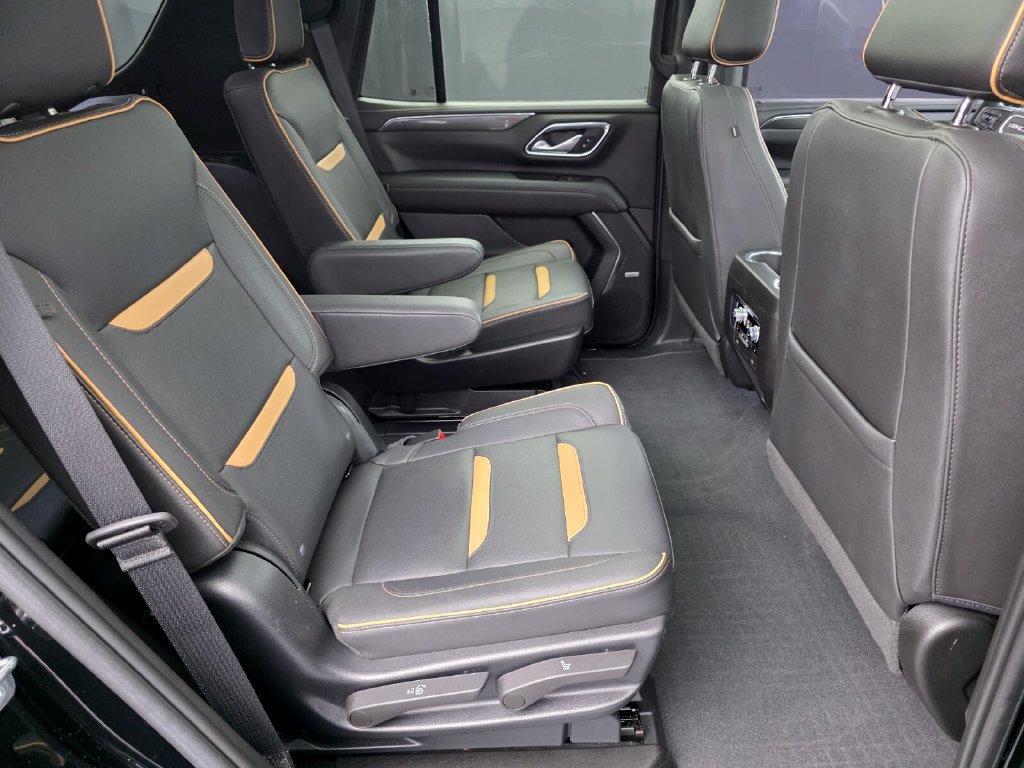 Used 2023 GMC Yukon AT4 w/ Technology Package AWD/4WD image 29