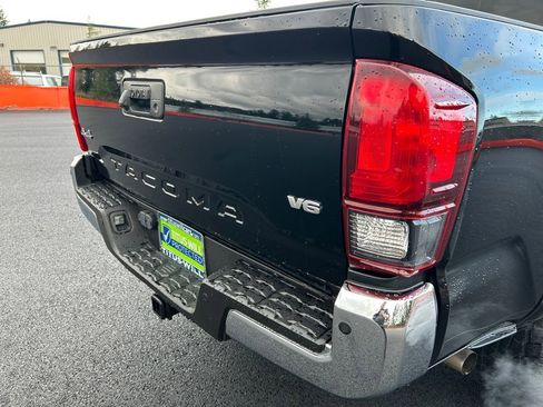 Used 2021 Toyota Tacoma SR5 AWD/4WD image 36
