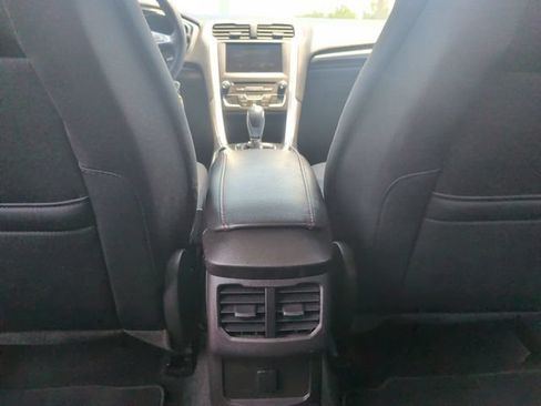 Used 2016 Ford Fusion SE FWD image 30