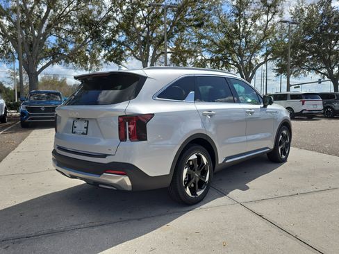 Certified 2025 Kia Sorento SX Prestige image 8