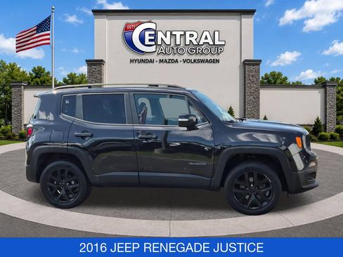 Used 2016 Jeep Renegade Latitude AWD/4WD image 9