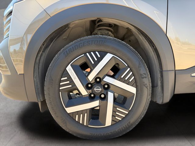 Certified 2025 Nissan Kicks SV FWD image 17