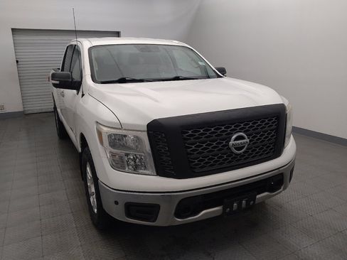Used 2018 Nissan Titan SV w/ SV Convenience Package AWD/4WD image 14