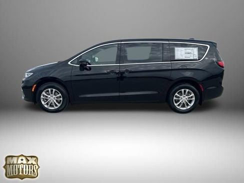 New 2026 Chrysler Pacifica Select image 4