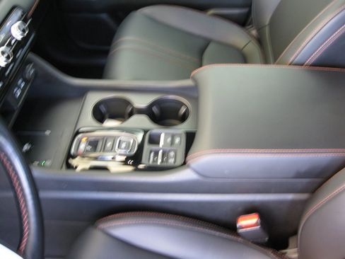 Used 2023 Honda Pilot TrailSport image 22