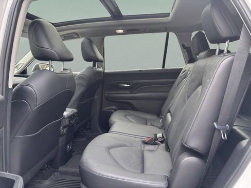 Used 2024 Toyota Grand Highlander XLE image 22