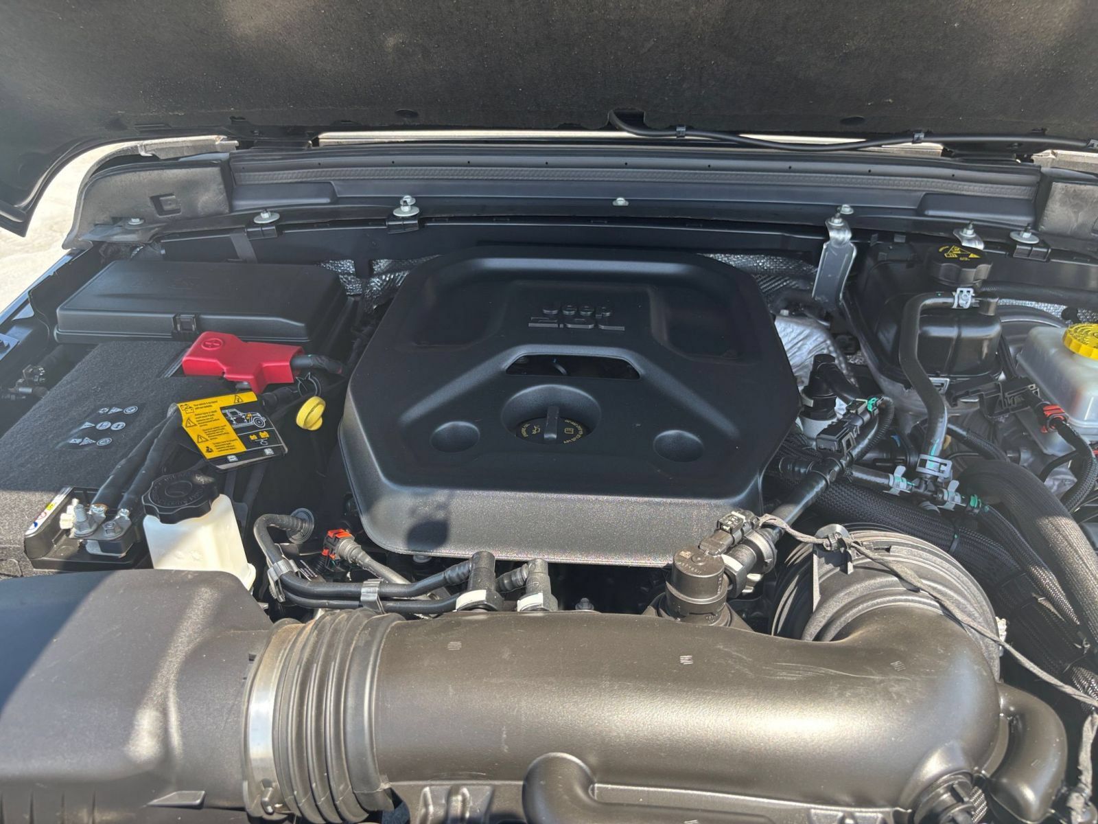 Used 2025 Jeep Wrangler Unlimited Sahara AWD/4WD image 31