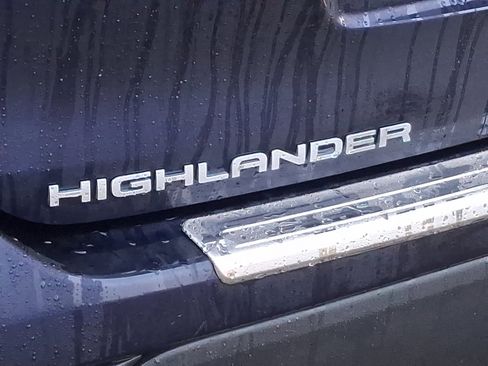 Used 2022 Toyota Highlander LE image 31