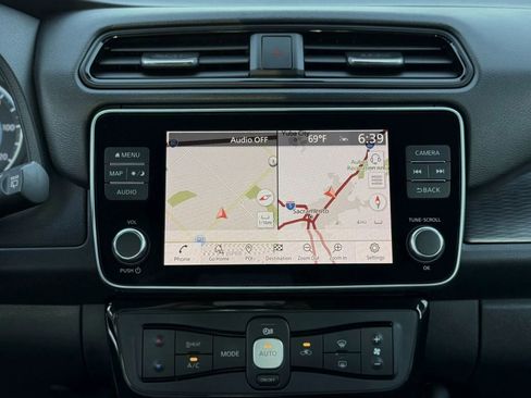 Used 2022 Nissan Leaf SV image 16