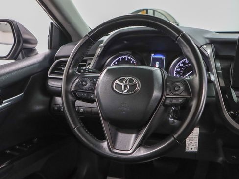 Used 2024 Toyota Camry SE image 12