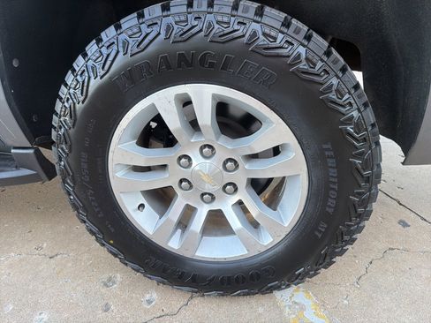 Used 2020 Chevrolet Suburban LT image 7