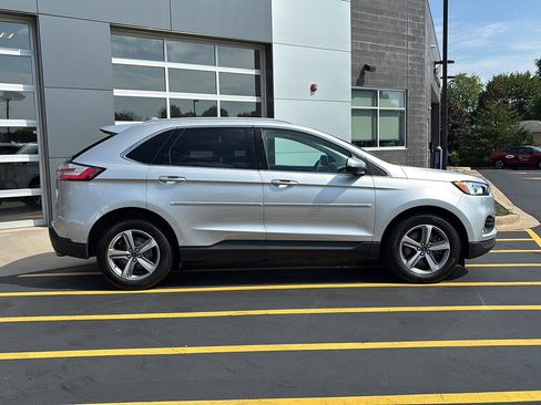 Used 2019 Ford Edge Titanium w/ Cold Weather Package AWD/4WD image 5