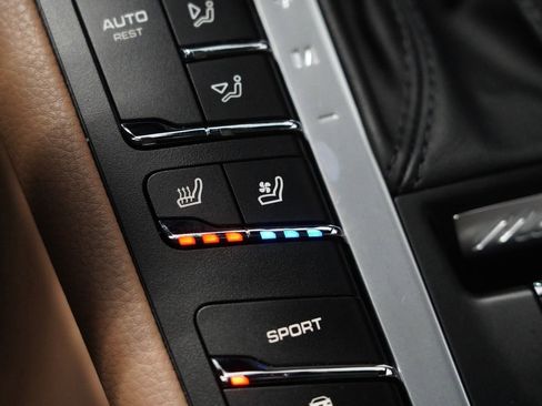 Used 2021 Porsche Macan Base image 29